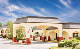 Days Inn & Suites By Wyndham Starkville